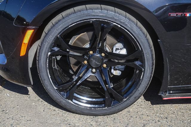 Used 2016 Chevrolet Camaro LT w/ RS Package image 11