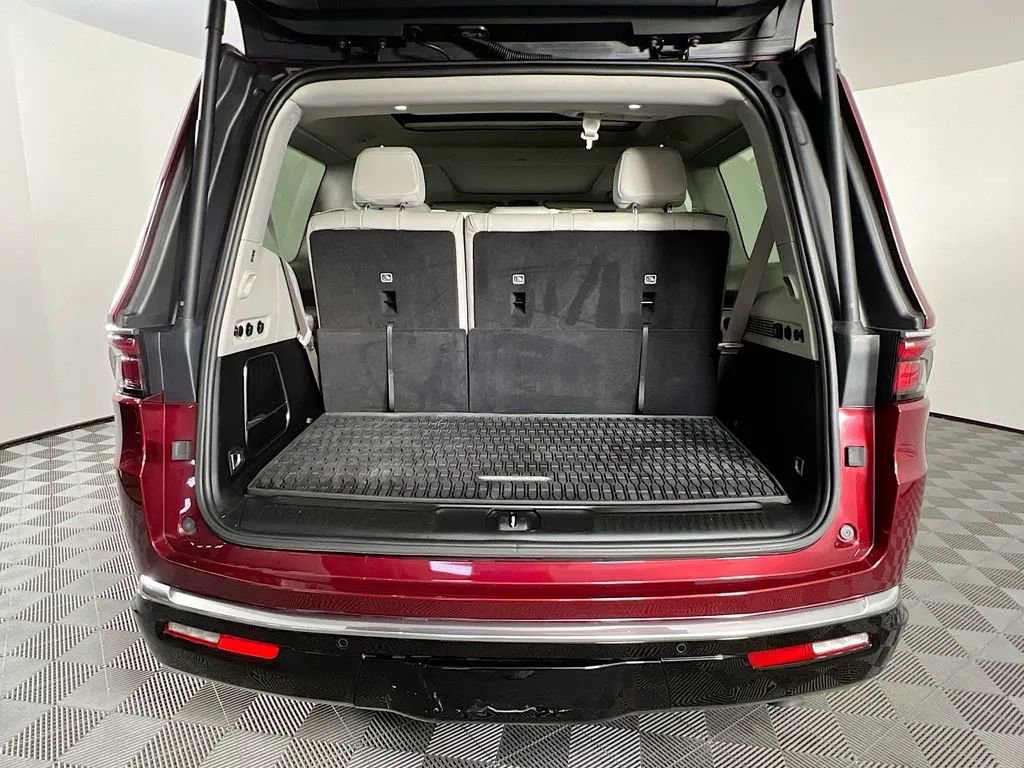 Used 2024 Jeep Wagoneer 2WD w/ Premium Group I image 29