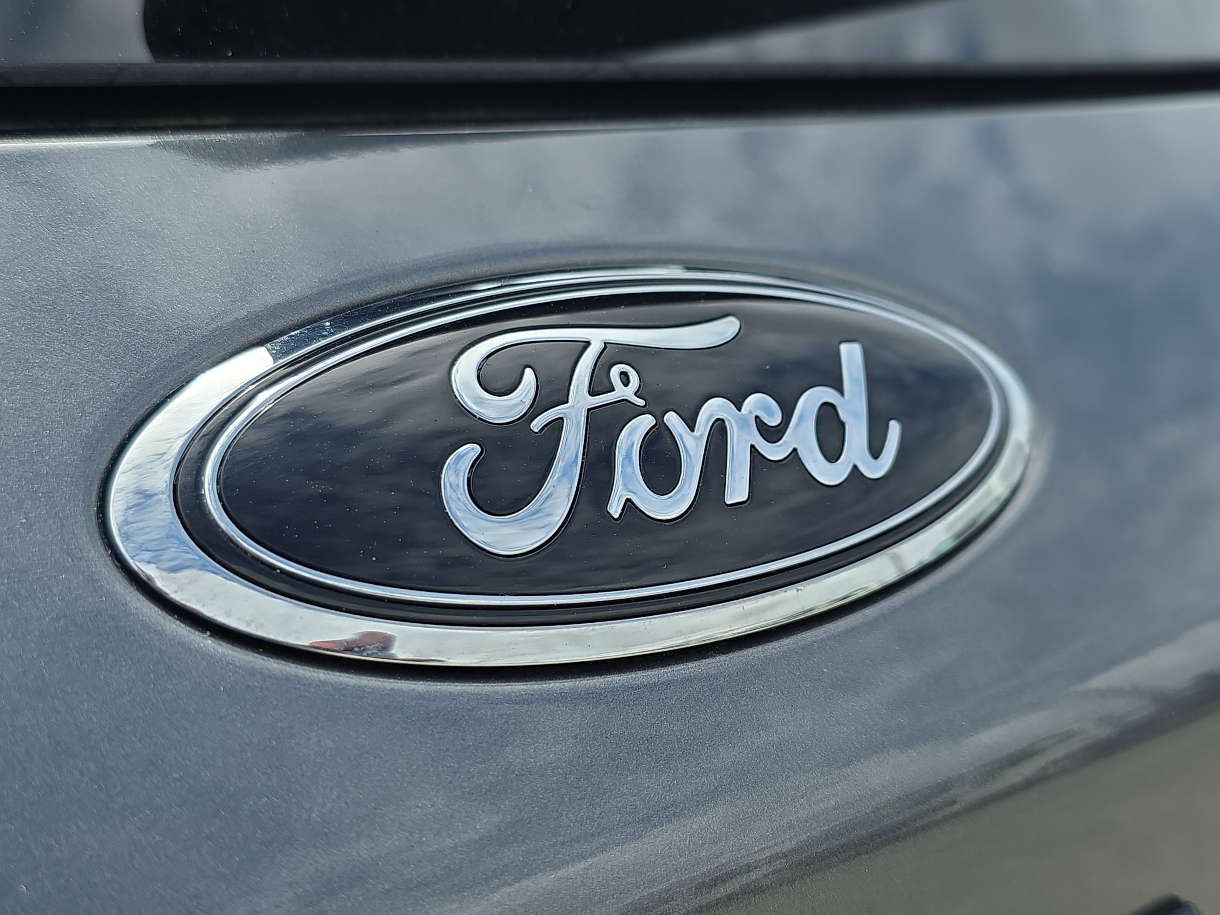 Used 2022 Ford Escape SEL w/ SEL Stealth AWD Package image 9