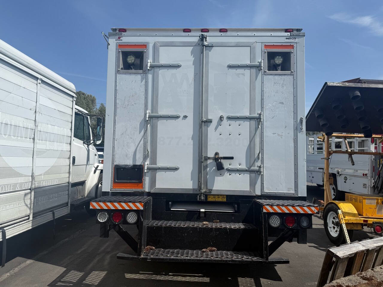 Used 2014 Chevrolet Express 4500 RWD image 4