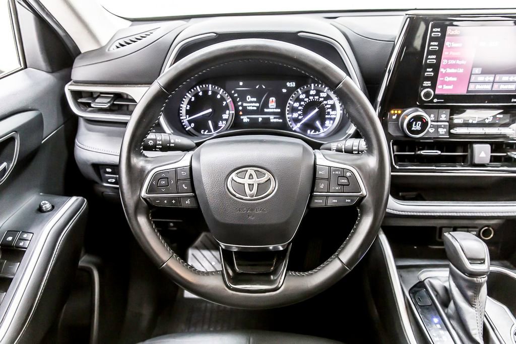 Used 2020 Toyota Highlander XLE FWD image 19