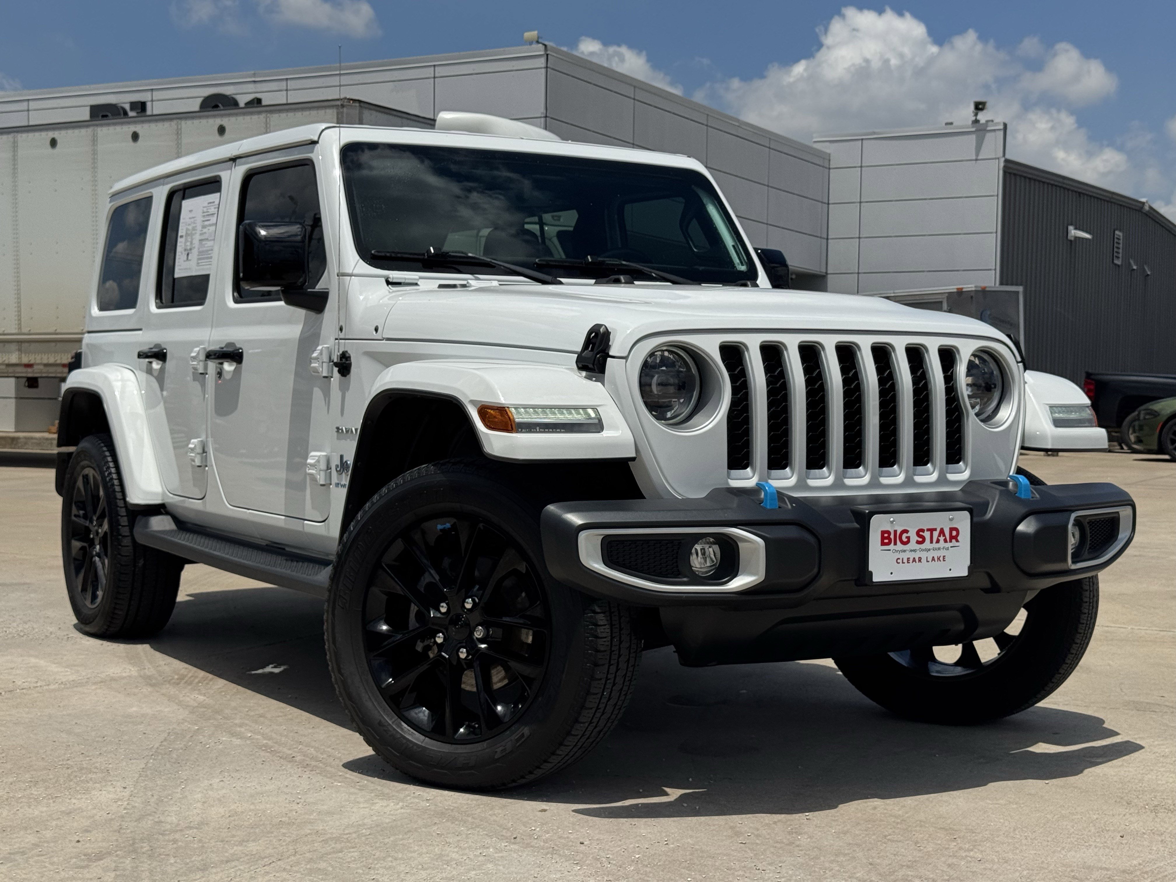 Used 2023 Jeep Wrangler Unlimited Sahara w/ Cold Weather Group AWD/4WD image 2
