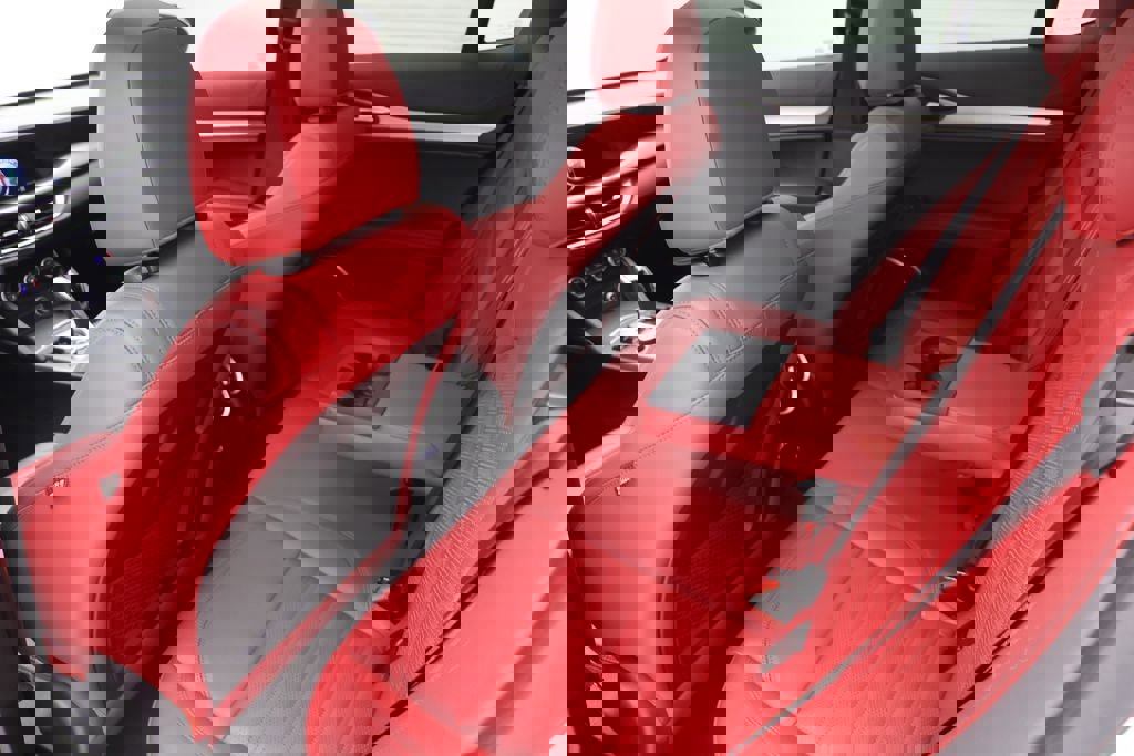 Used 2022 Alfa Romeo Stelvio Veloce image 11