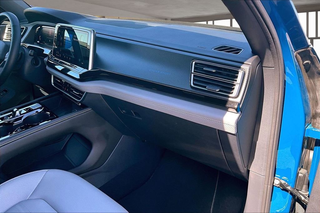 Used 2025 Volkswagen Atlas Cross Sport SEL R-Line image 16