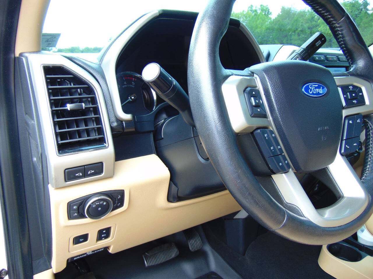 Used 2020 Ford F350 Lariat w/ Lariat Ultimate Package AWD/4WD image 18
