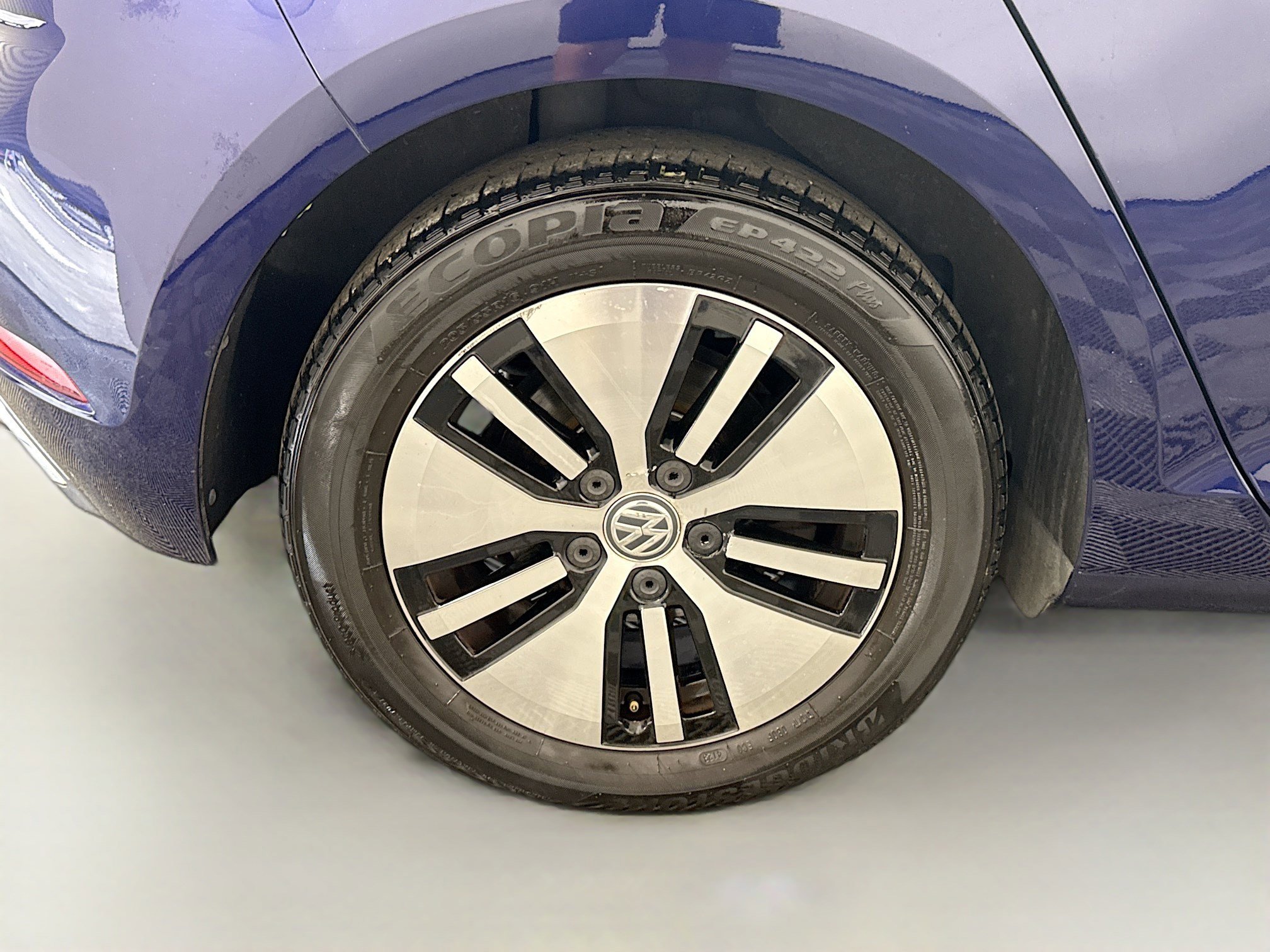 Used 2017 Volkswagen e-Golf SEL Premium image 33