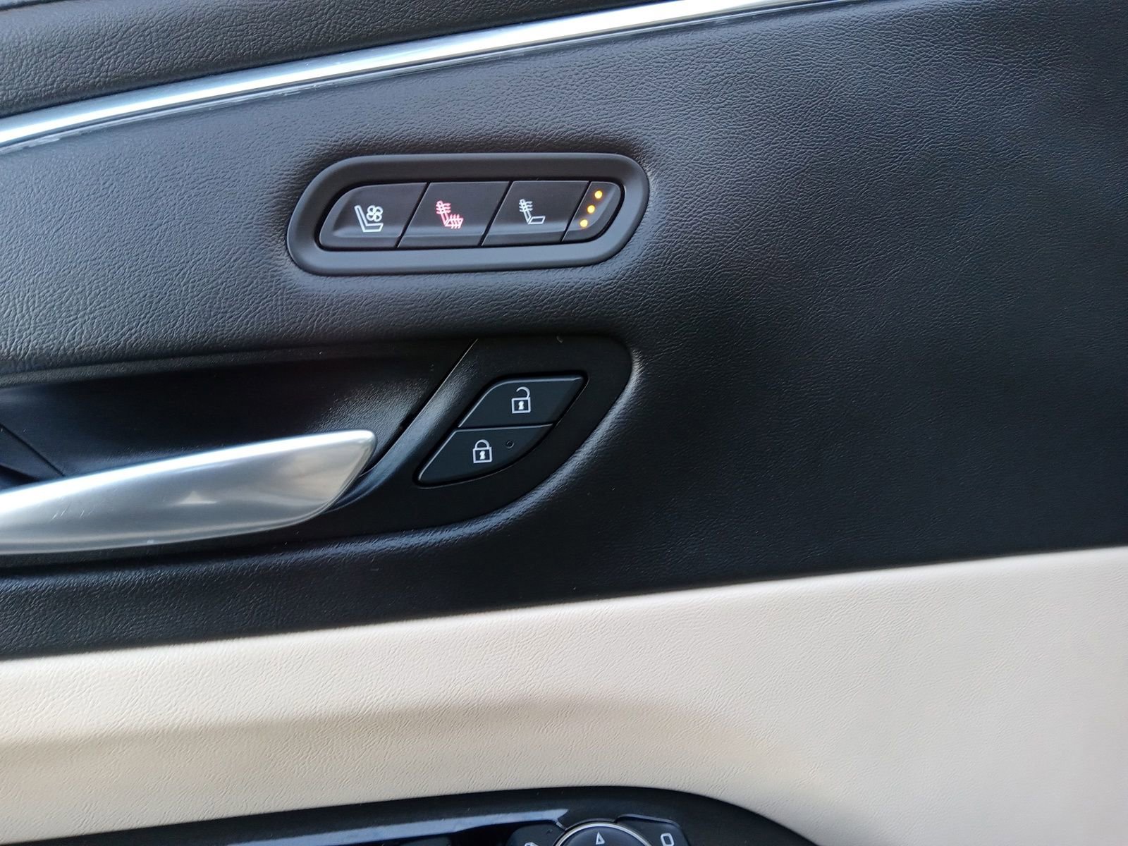 Used 2021 Cadillac Escalade ESV Premium Luxury image 10