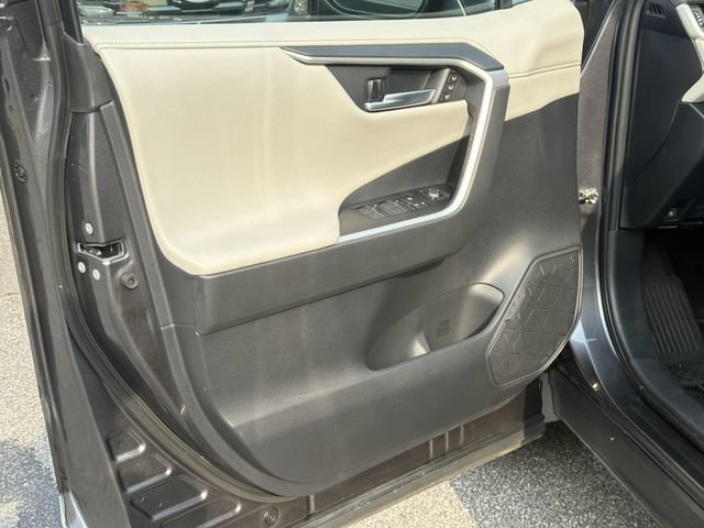 Used 2022 Toyota RAV4 Limited AWD/4WD image 12