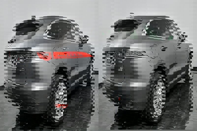 Used 2017 Jaguar F-PACE Prestige image 10