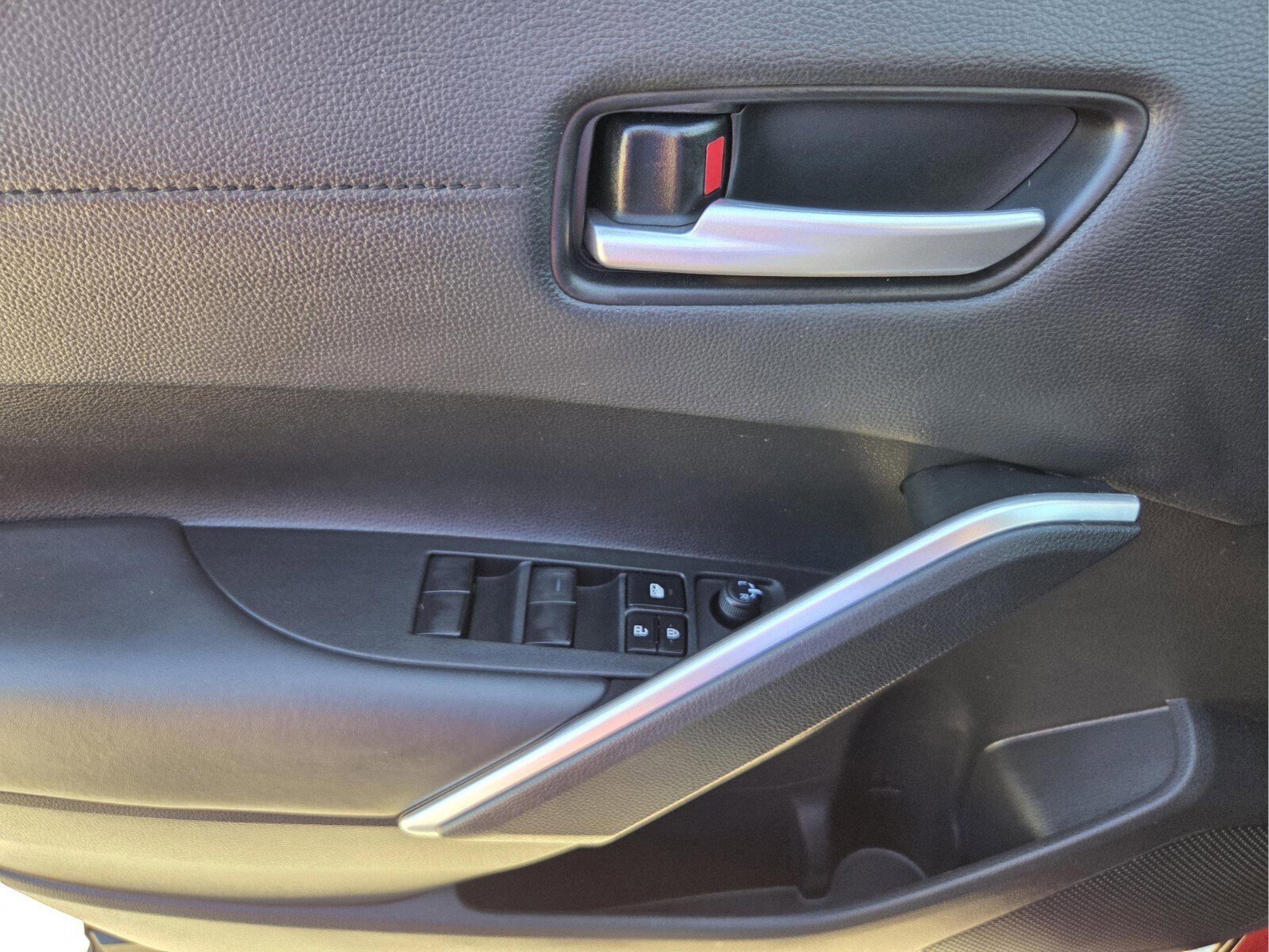 Used 2022 Toyota Corolla Cross XLE w/ Convenience Package AWD/4WD image 14