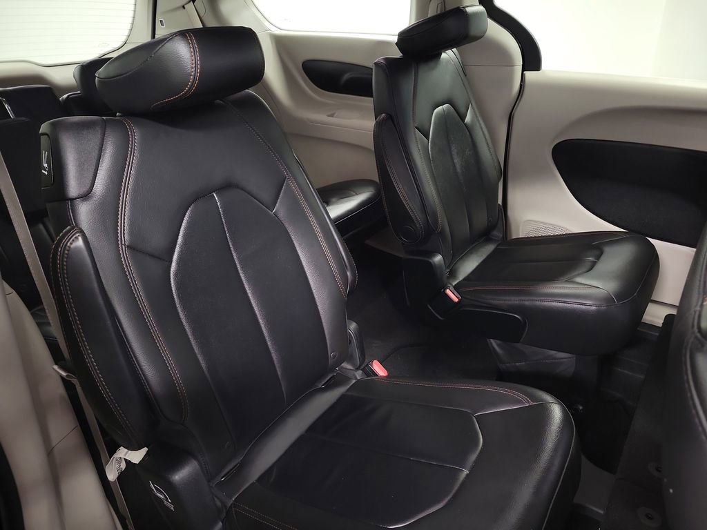 Used 2017 Chrysler Pacifica Touring-L w/ Tire & Wheel Group image 24