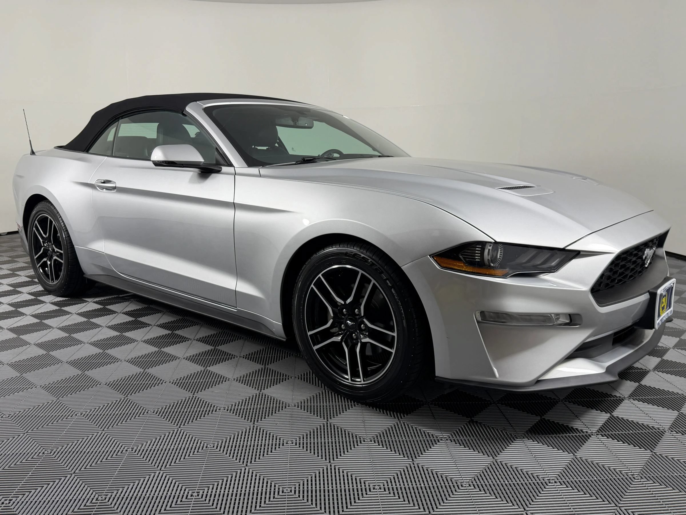 Used 2018 Ford Mustang Premium w/ Equipment Group 201A RWD image 6