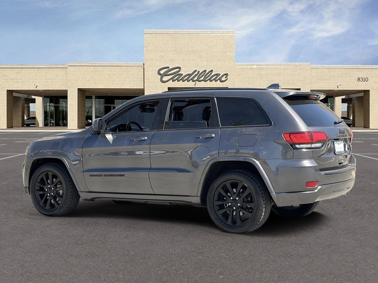 Used 2018 Jeep Grand Cherokee Altitude RWD image 7