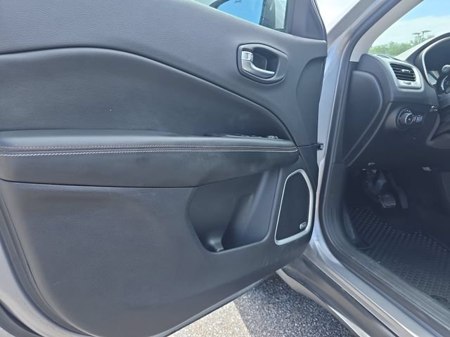 Used 2021 Jeep Compass Latitude w/ Sun and Sound Group FWD image 17