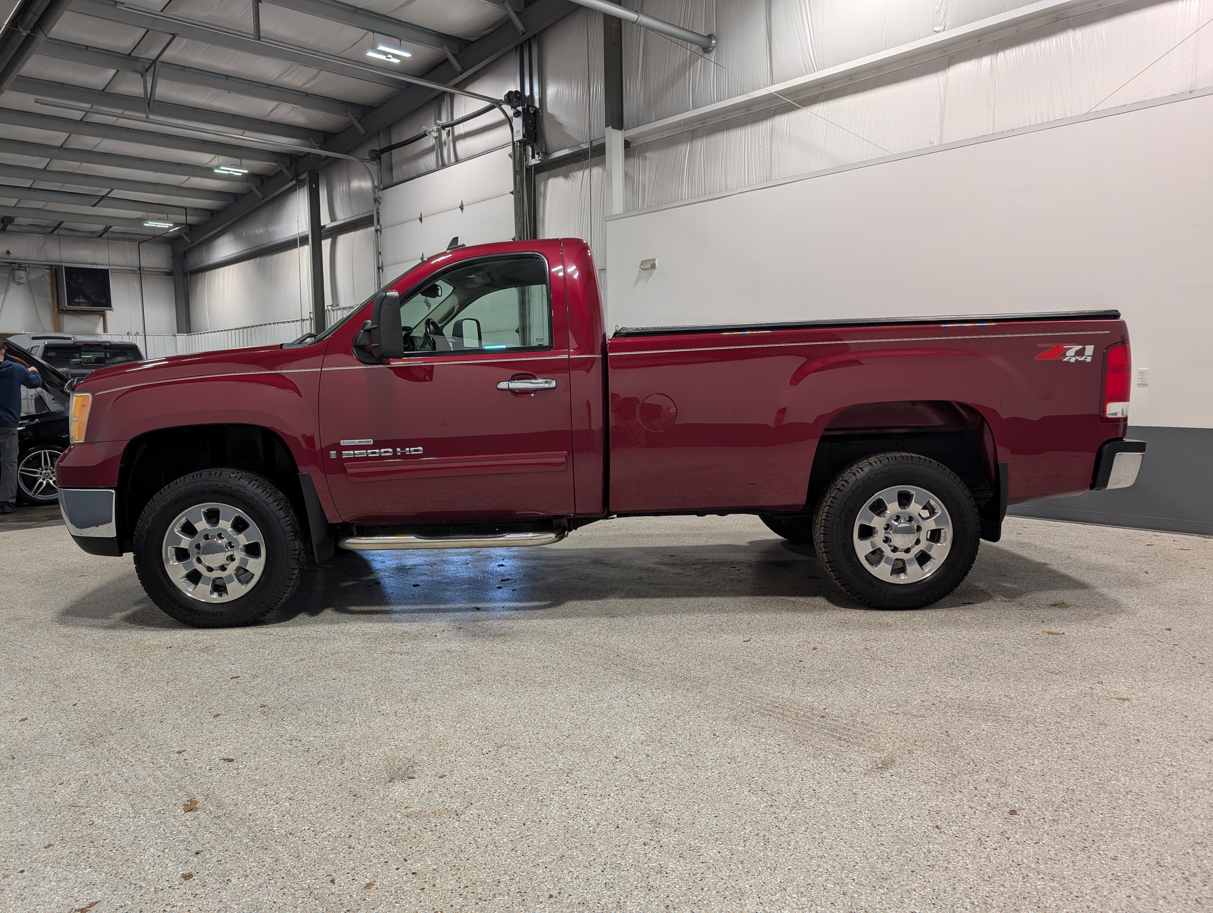 Used 2007 GMC Sierra 2500 SLE w/ Z71 Off-Road Package AWD/4WD image 6