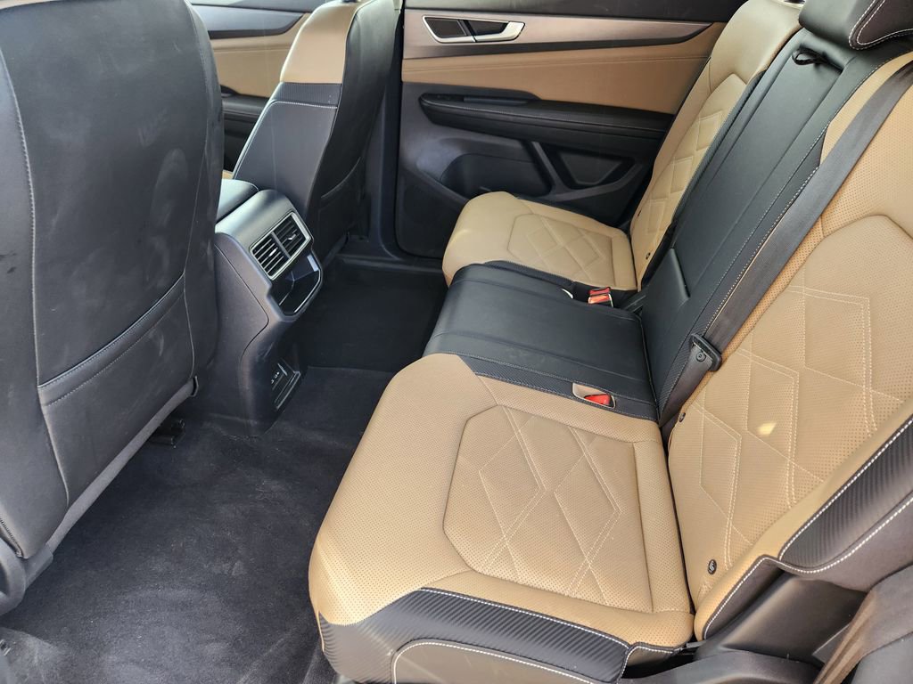 Used 2025 Volkswagen Atlas Cross Sport SE image 19