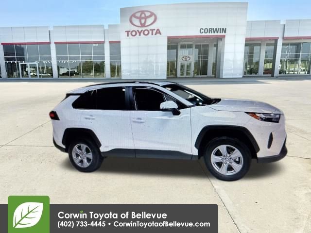Used 2025 Toyota RAV4 XLE image 5