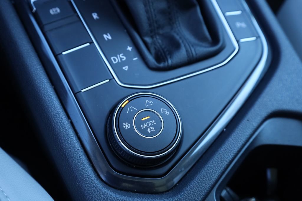 Used 2020 Volkswagen Tiguan SEL image 10