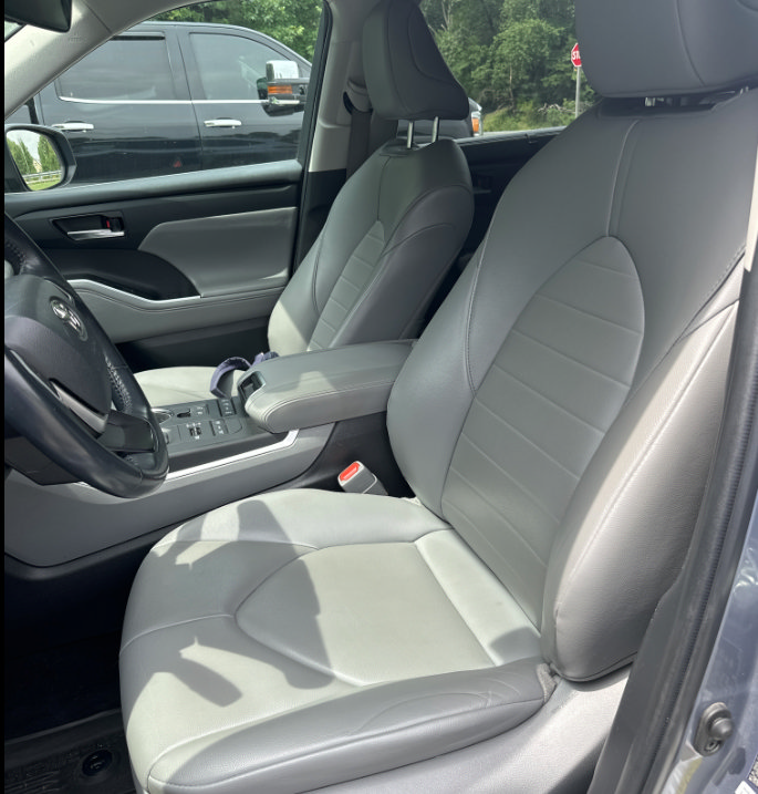 Used 2022 Toyota Highlander XLE w/ Protection Package #3 (TMS) AWD/4WD image 3