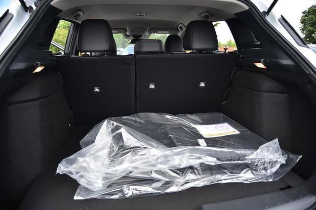 New 2025 Nissan Kicks SR image 28