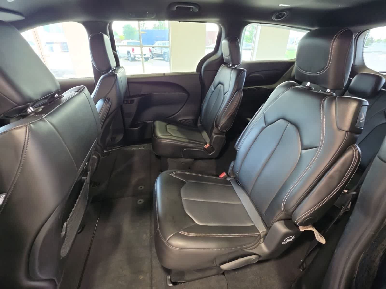Used 2025 Chrysler Pacifica Select FWD image 29