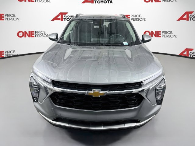 Used 2025 Chevrolet Trax LT w/ LT Convenience Package FWD image 2