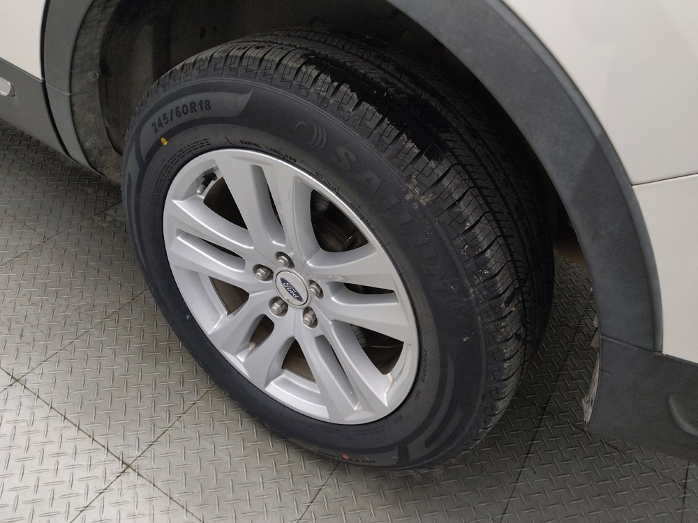 Used 2019 Ford Explorer XLT w/ Equipment Group 202A AWD/4WD image 31