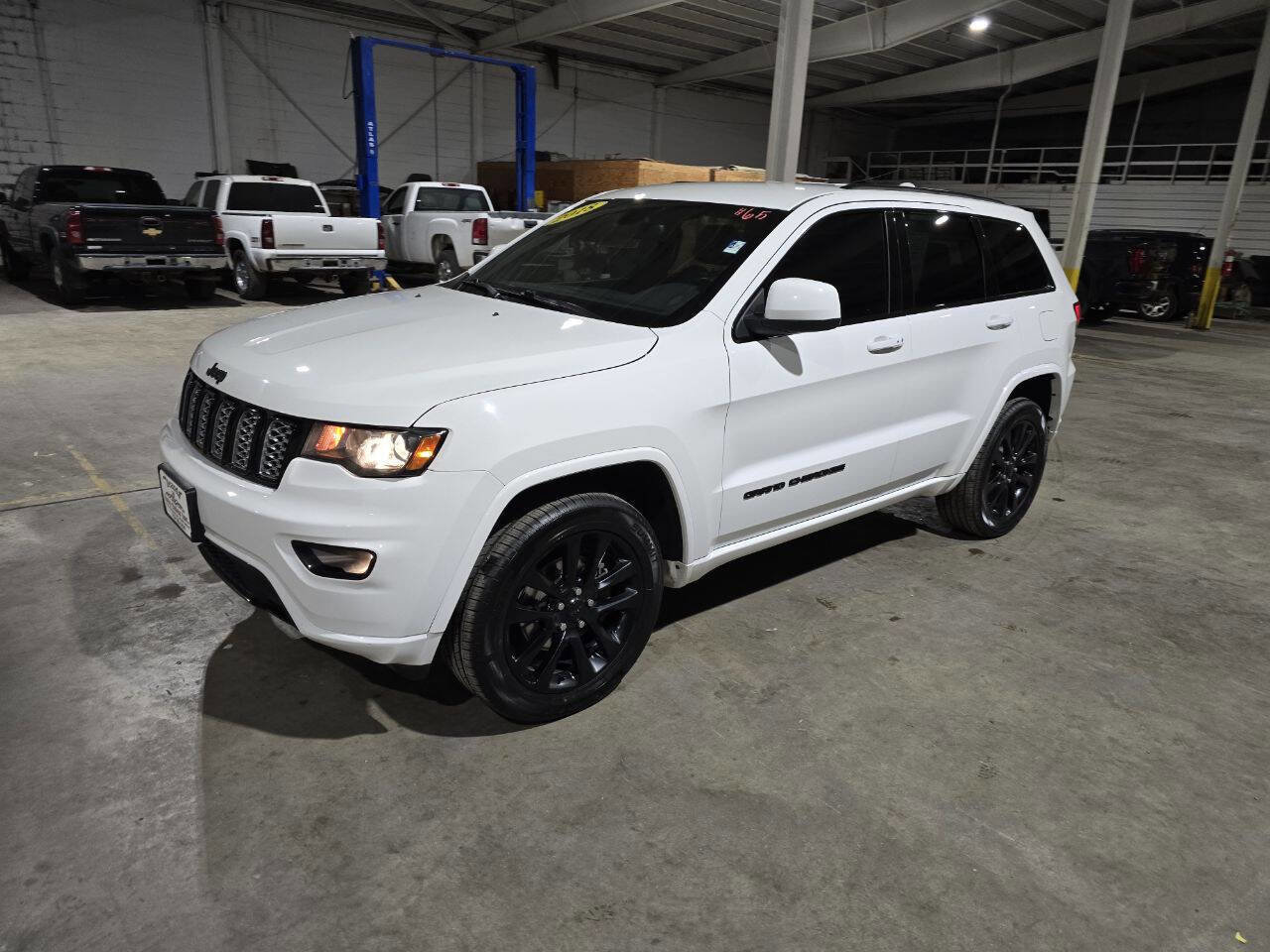 Used 2018 Jeep Grand Cherokee Altitude image 1