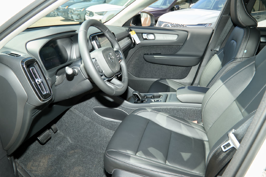 New 2026 Volvo XC40 B5 Core w/ Climate Package AWD/4WD image 18