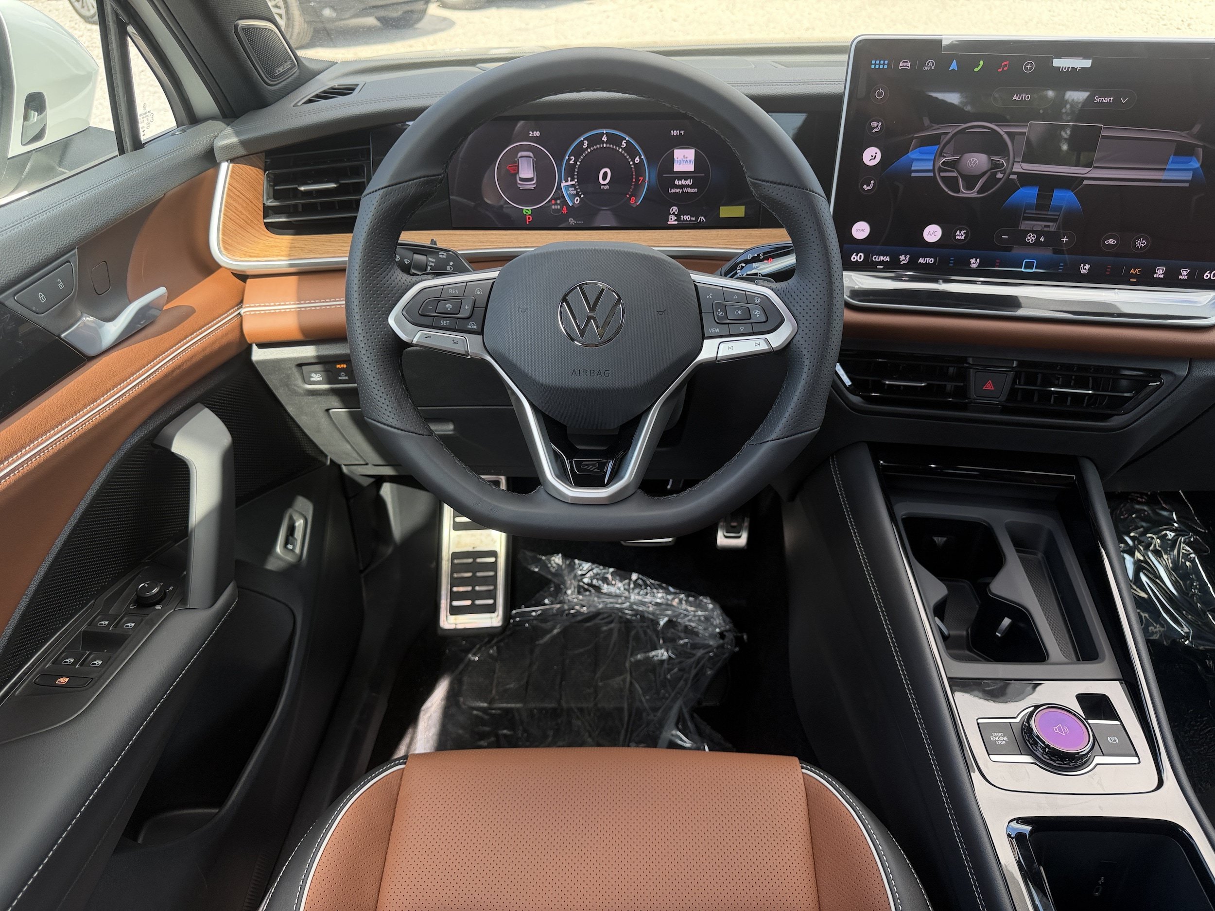 New 2026 Volkswagen Tiguan SEL R-Line AWD/4WD image 16