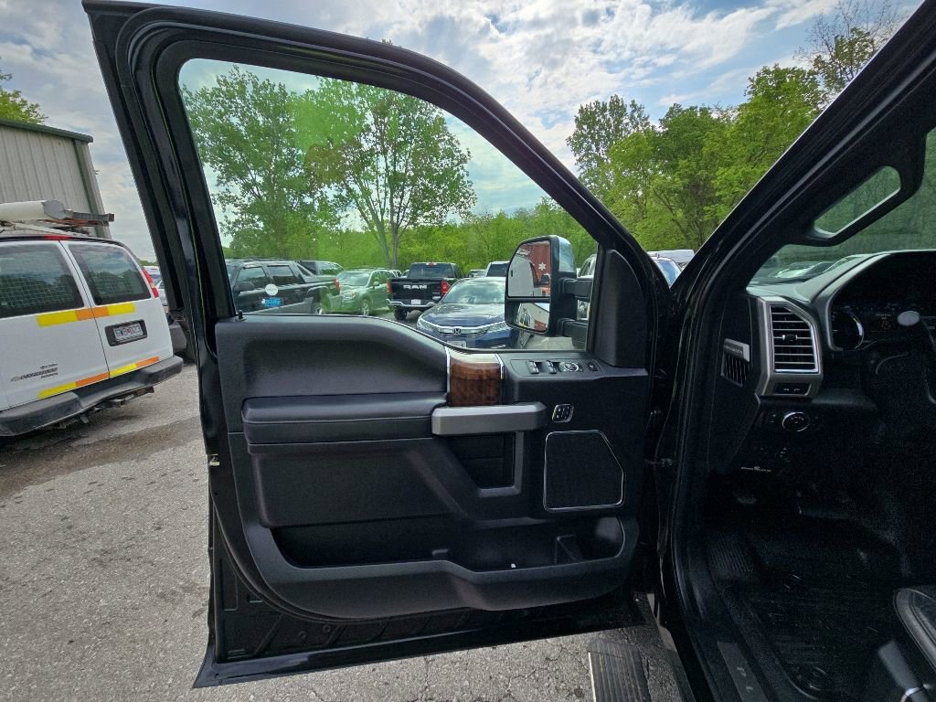 Used 2017 Ford F350 Platinum w/ Platinum Ultimate Package AWD/4WD image 20