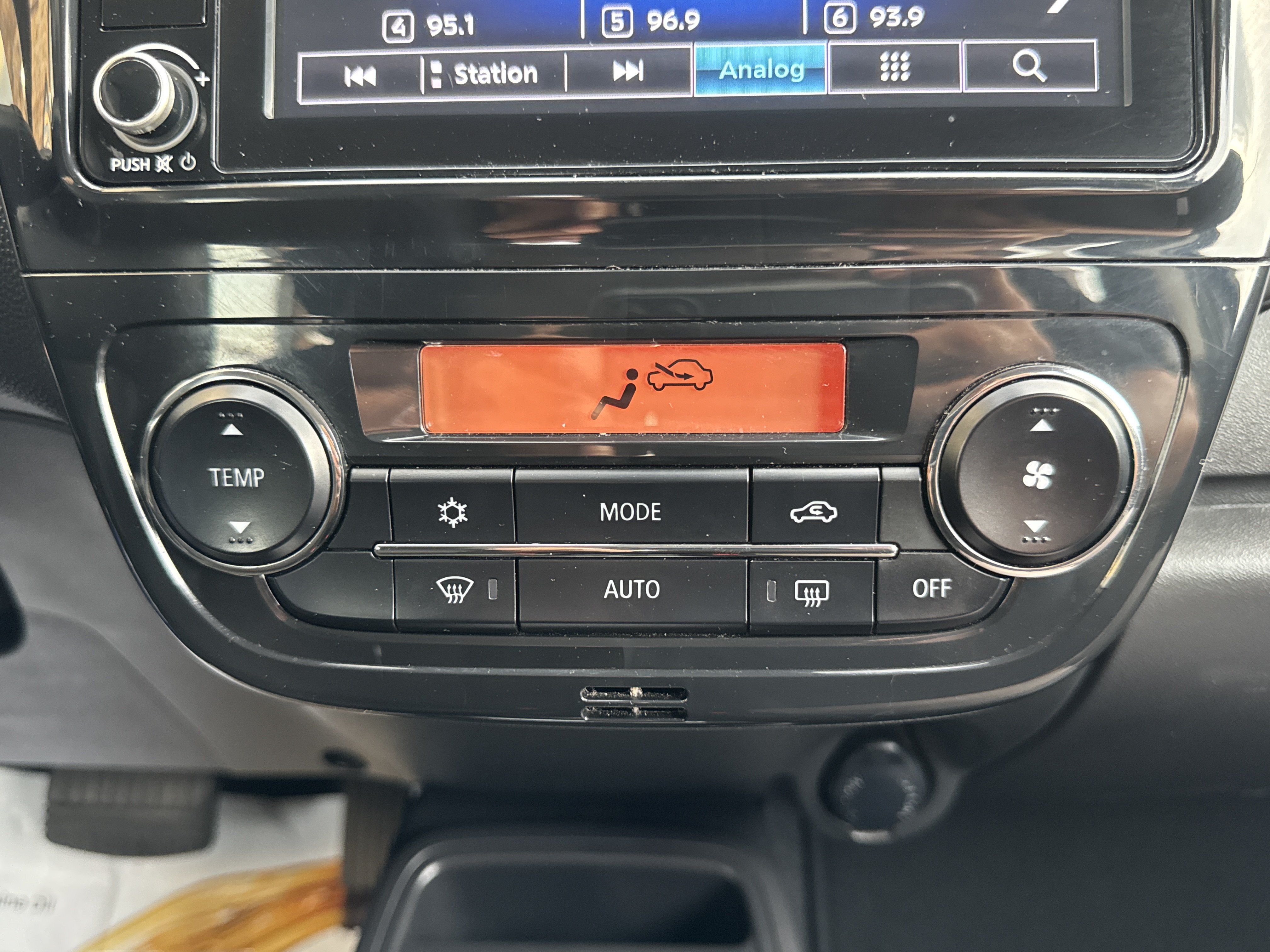 Used 2024 Mitsubishi Mirage ES FWD image 14