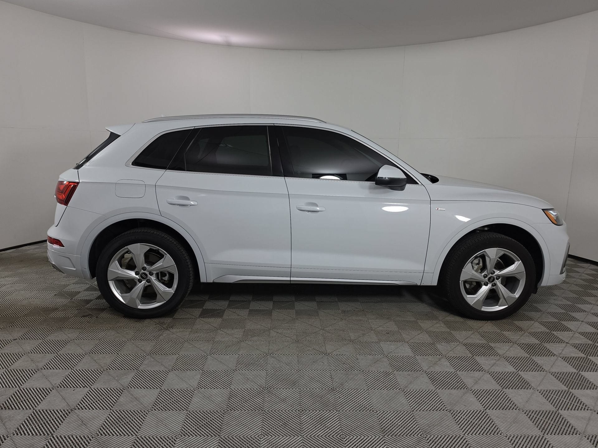 Certified 2023 Audi Q5 2.0T Premium Plus w/ Premium Plus Package AWD/4WD image 8