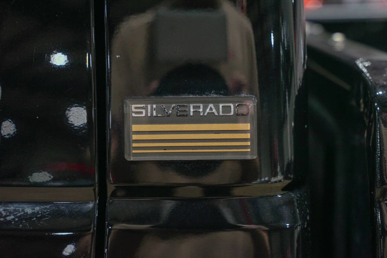 Used 1990 Chevrolet Silverado 1500 2WD Regular Cab image 23