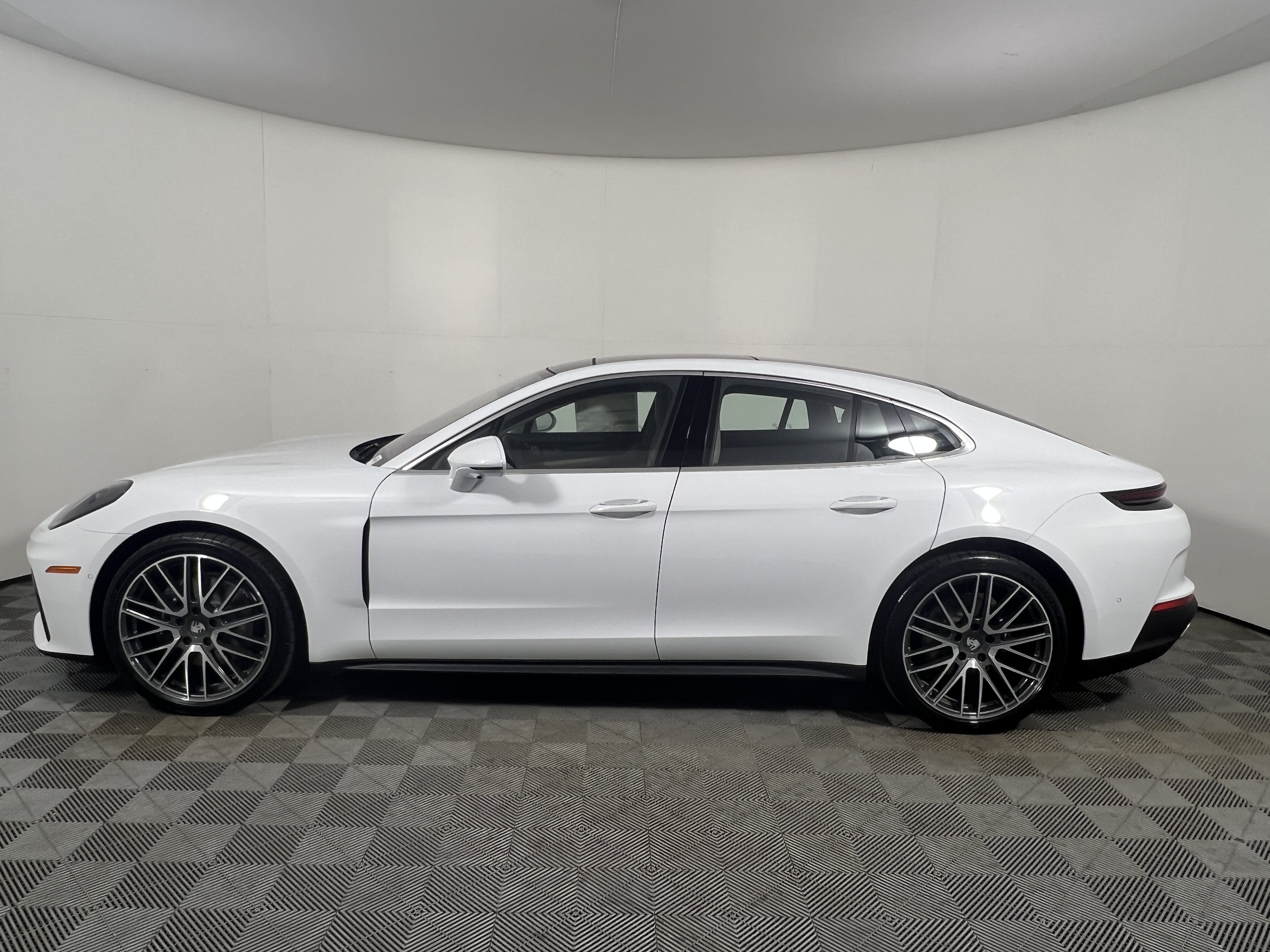 New 2026 Porsche Panamera 4 AWD/4WD image 2