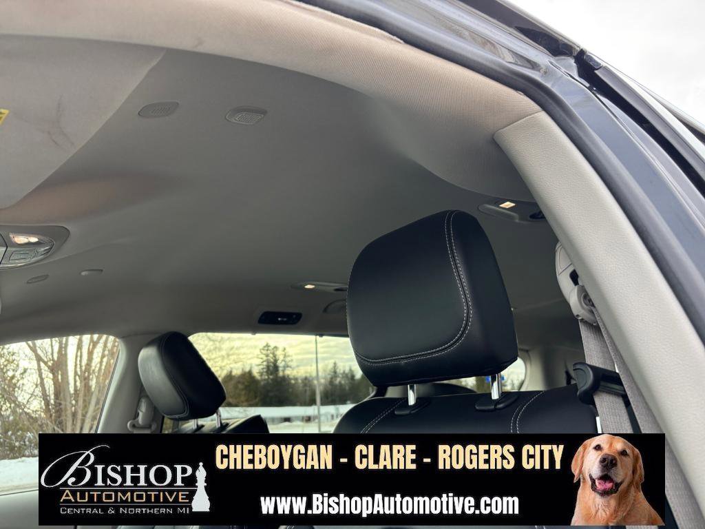 Used 2023 Chrysler Pacifica Touring-L image 31