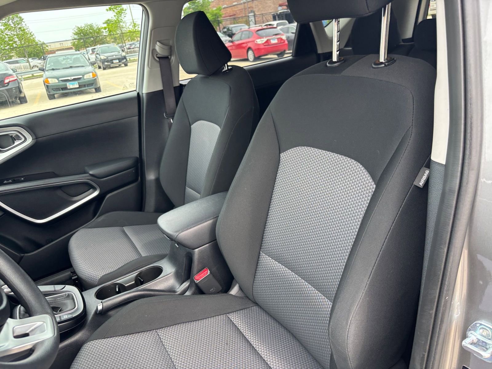 Used 2025 Kia Soul LX w/ LX Technology Package FWD image 34