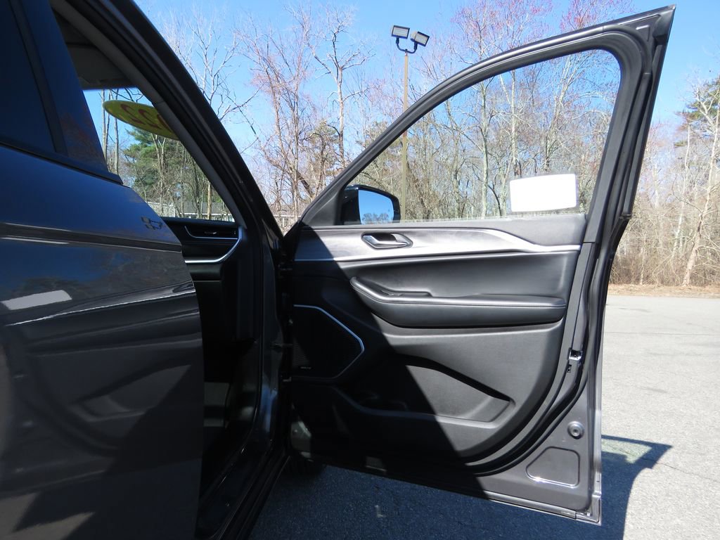 Used 2022 Jeep Grand Cherokee L Limited AWD/4WD image 12