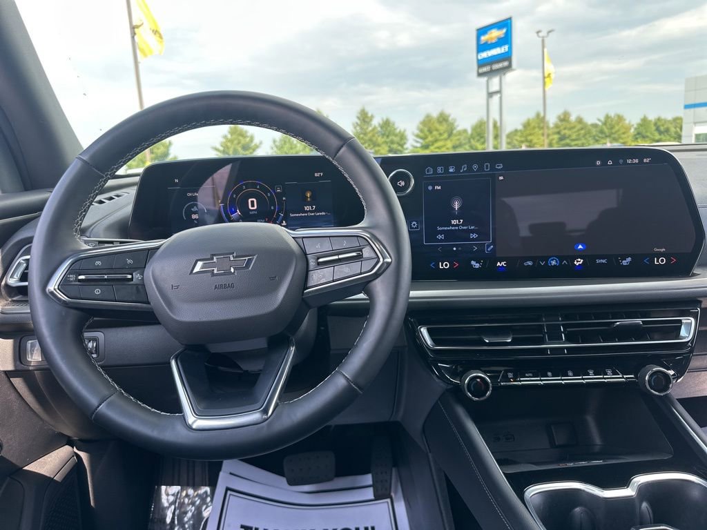 Used 2025 Chevrolet Traverse LT w/ Midnight/Sport Edition image 7