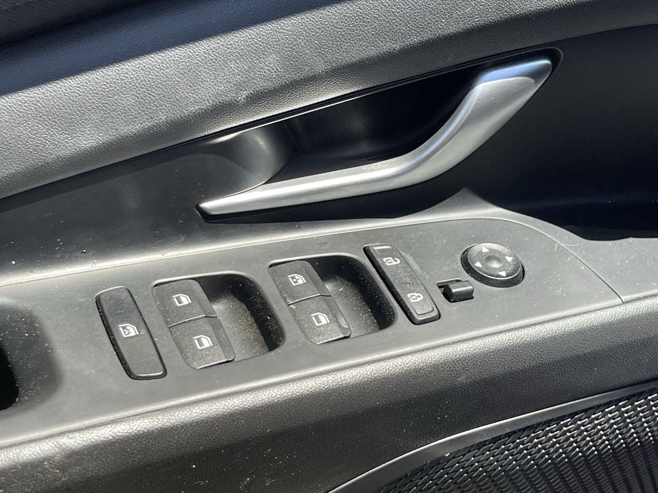 Used 2023 Hyundai Elantra SEL FWD image 12