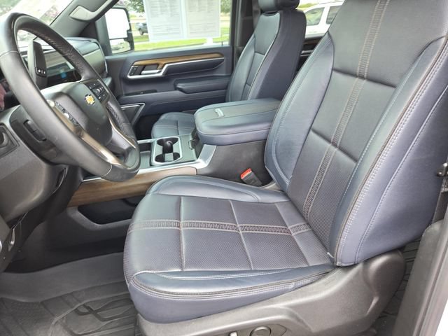 Used 2024 Chevrolet Silverado 3500 High Country w/ Technology Package AWD/4WD image 4