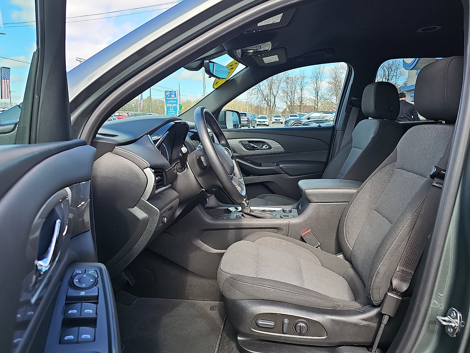 Used 2023 Chevrolet Traverse LT w/ Rear Camera Mirror Package image 16