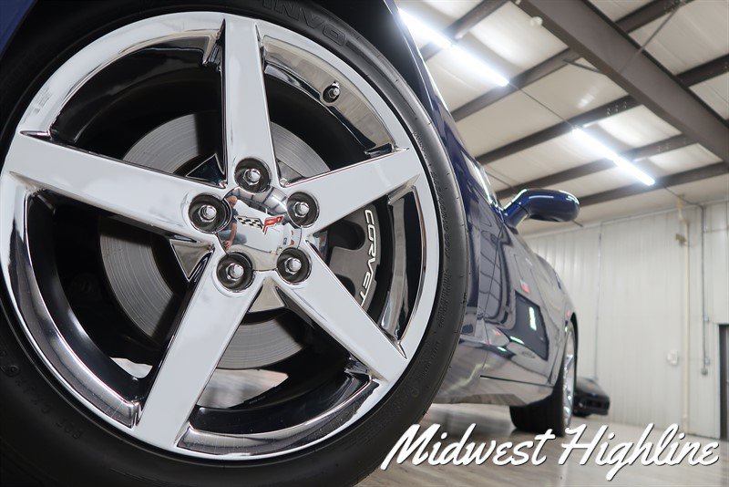 Used 2006 Chevrolet Corvette Coupe w/ Preferred Equipment Group RWD image 3