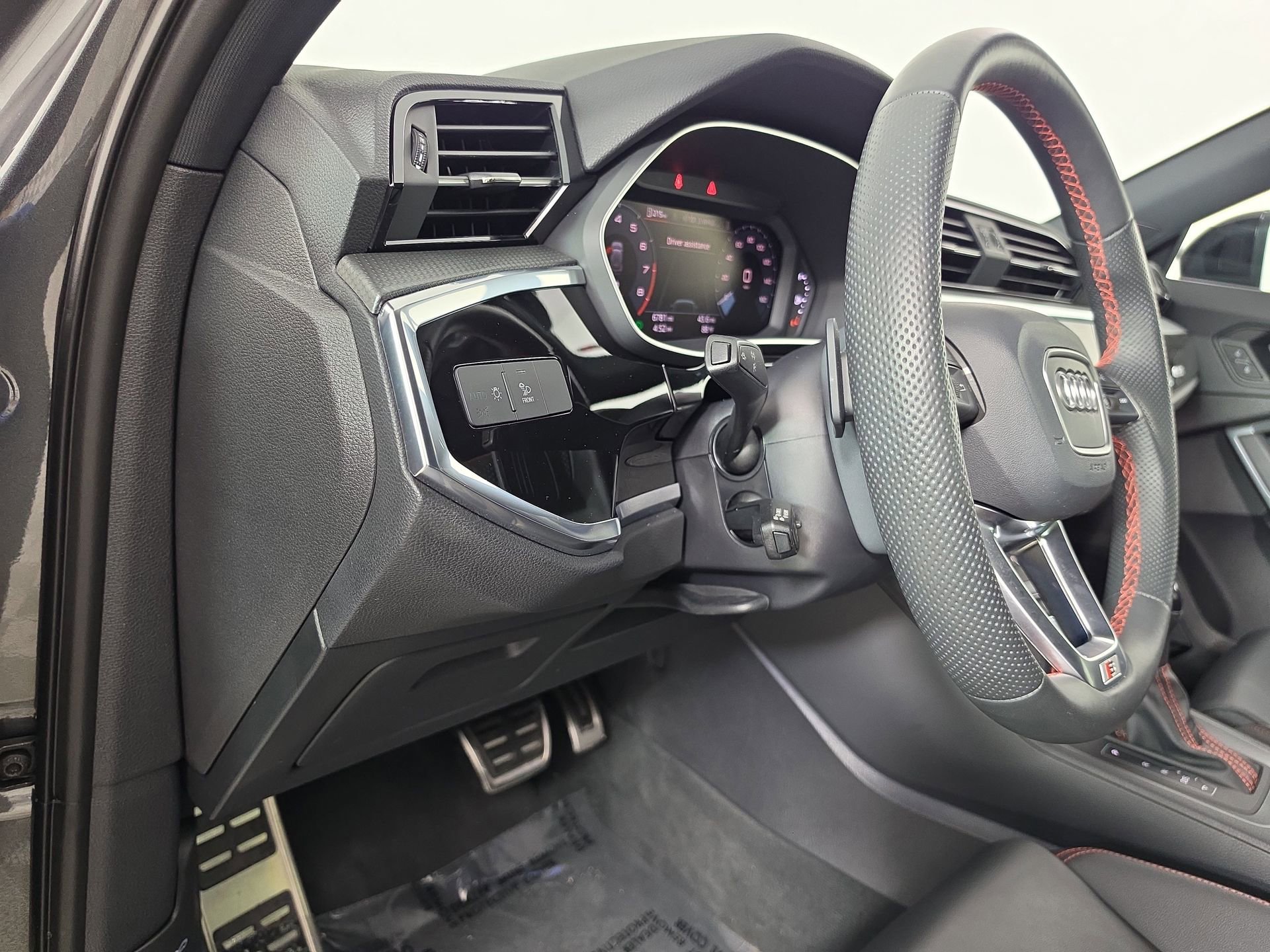 Certified 2025 Audi Q3 2.0T Premium Plus w/ Premium Plus Package AWD/4WD image 23
