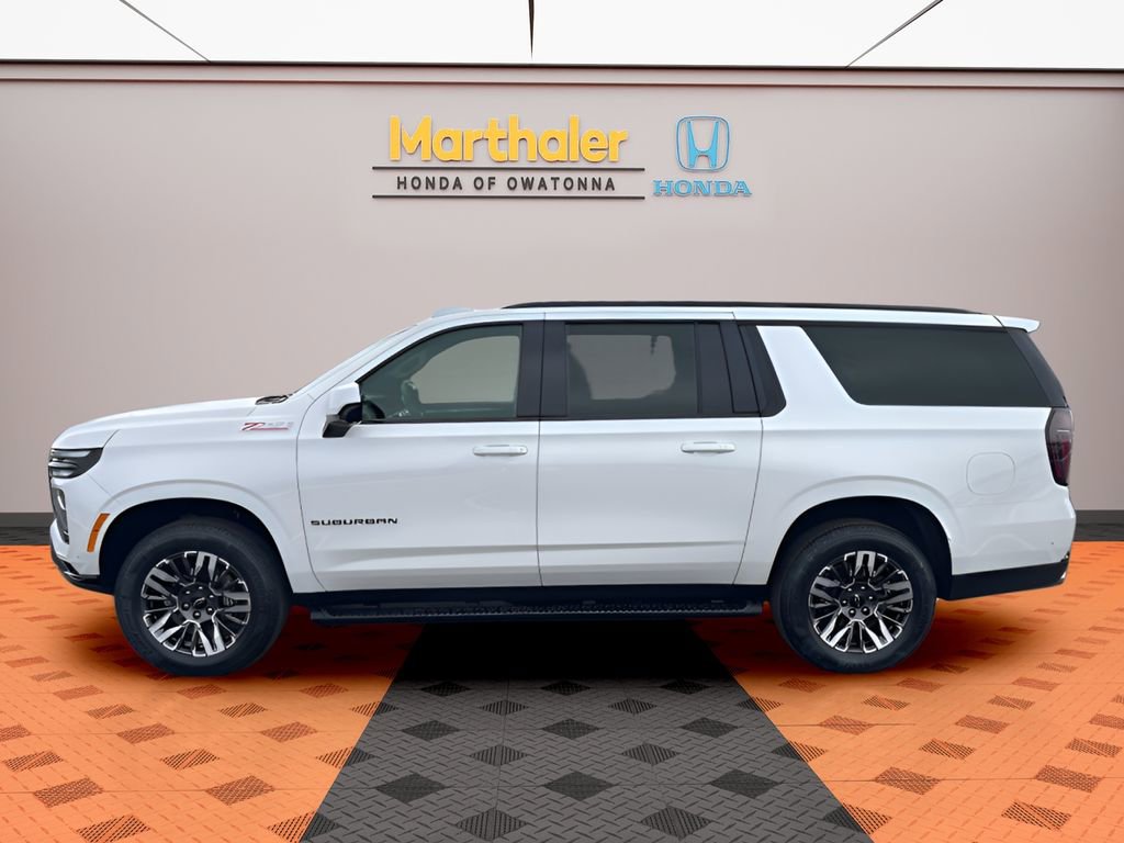 Used 2025 Chevrolet Suburban Z71 AWD/4WD image 2