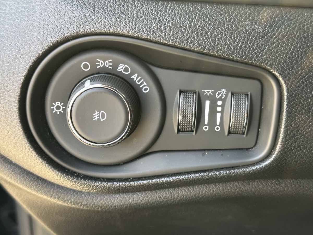 Used 2019 Jeep Renegade Altitude w/ Quick Order Package 2XM AWD/4WD image 12