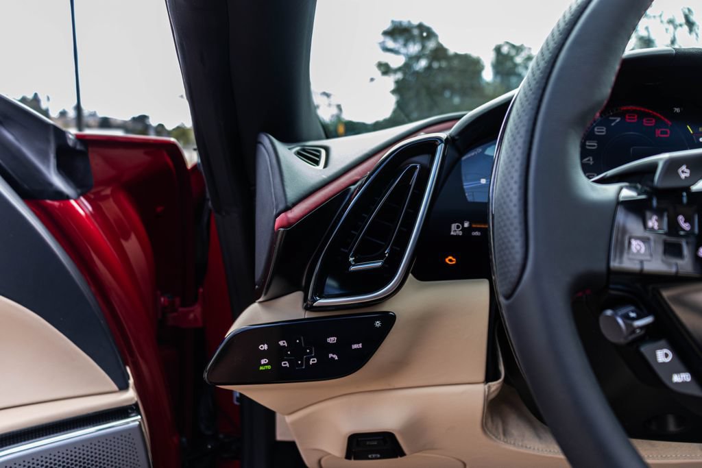 Certified 2025 Ferrari Roma Spider RWD image 35