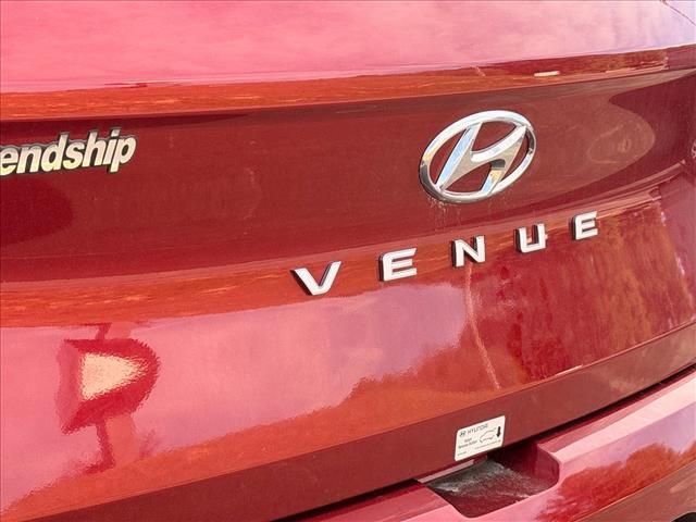 Used 2024 Hyundai Venue SEL FWD image 15