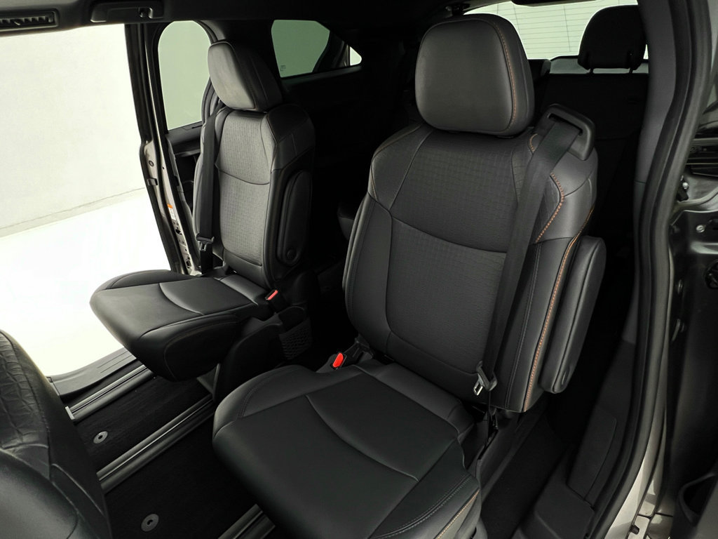 Used 2022 Toyota Sienna XSE w/ XSE Plus Package FWD image 15