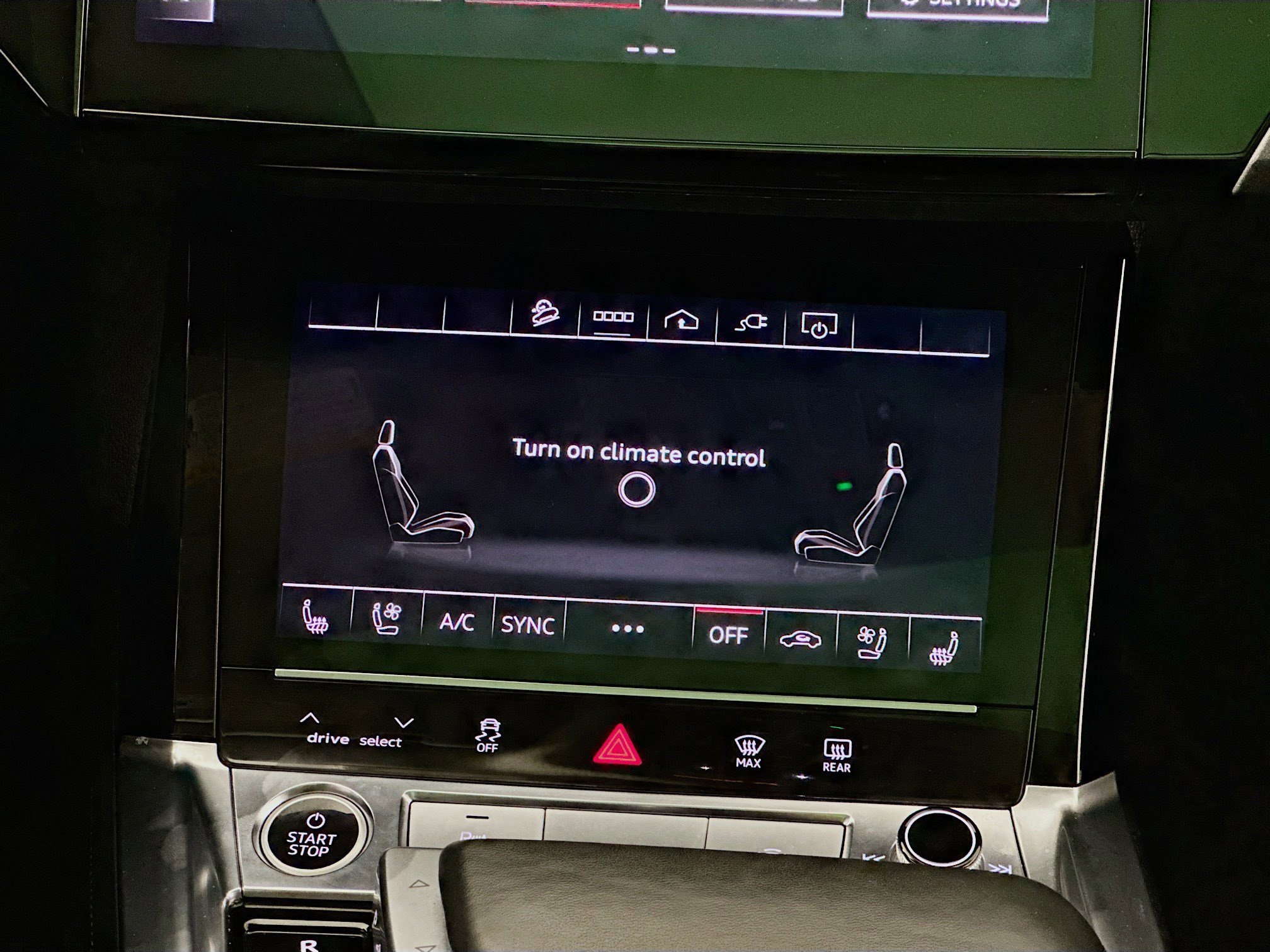 Used 2024 Audi Q8 e-tron Premium Plus w/ Premium Plus Package image 13